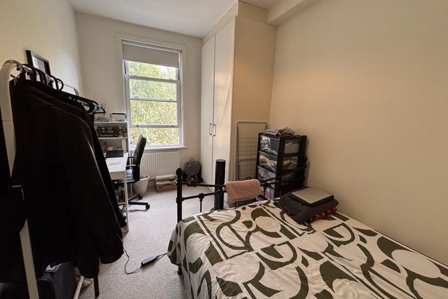Flat 4, 19 Grange Park, London photo 5