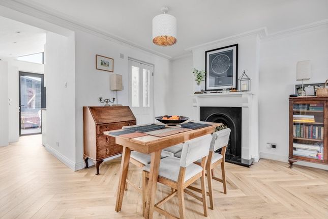 Jolly Cottage, 3, Chertsey Road, Surrey photo 3
