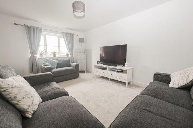 8 Whitby Close, Bracebridge Heath, Lincolnshire photo 4