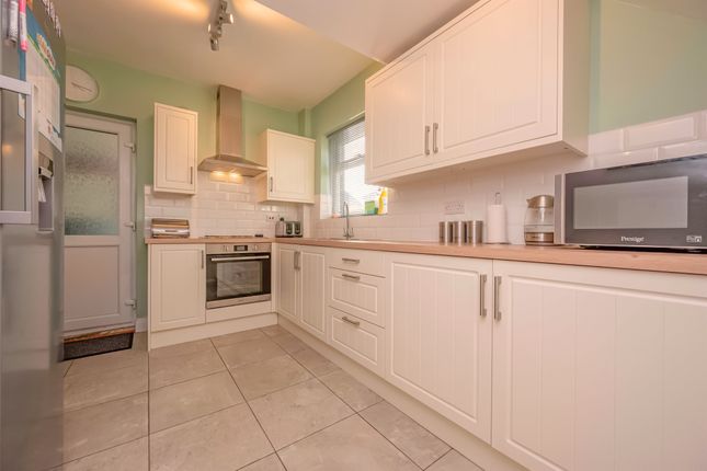 5, Peaselands, Kettering photo 4