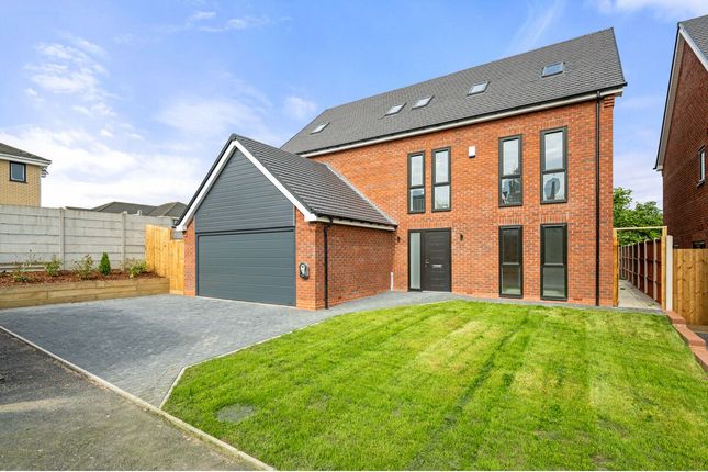 Thumbnail Detached house for sale in Cleves Garden, Leicester