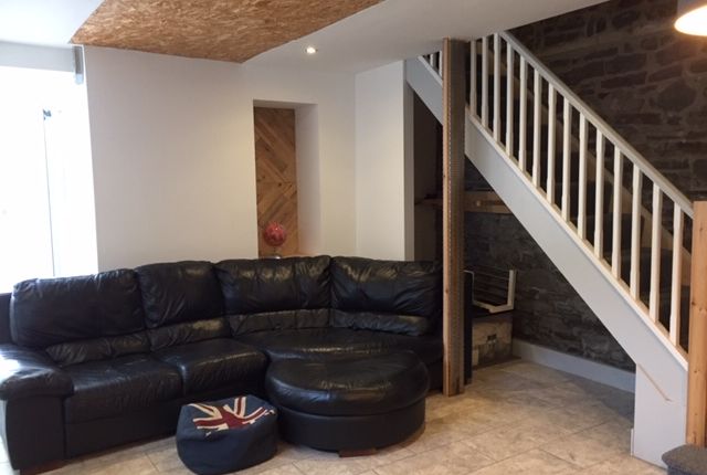 Room 1, 10 Frogmore Avenue, Sketty photo 2