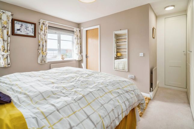 Town house for sale in Newland Gardens, Hertford