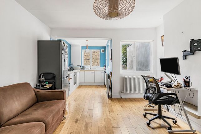 Flat 3, 56, Hillcourt Road, London photo 4
