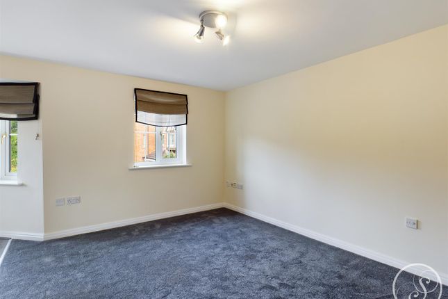 15, Pennyfield Close, Leeds photo 3