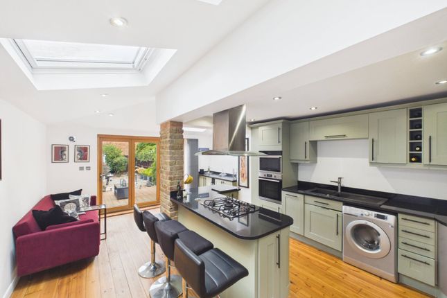 131, Arthur Road, Berkshire photo 2