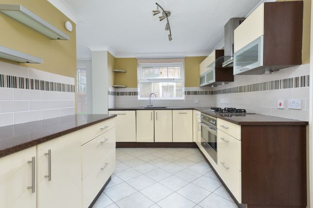 Detached house to rent in Laurel Way, Chartham, Canterbury
