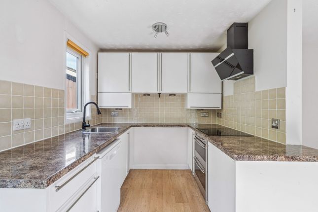 8 Burnetts Court, Great Missenden photo 3