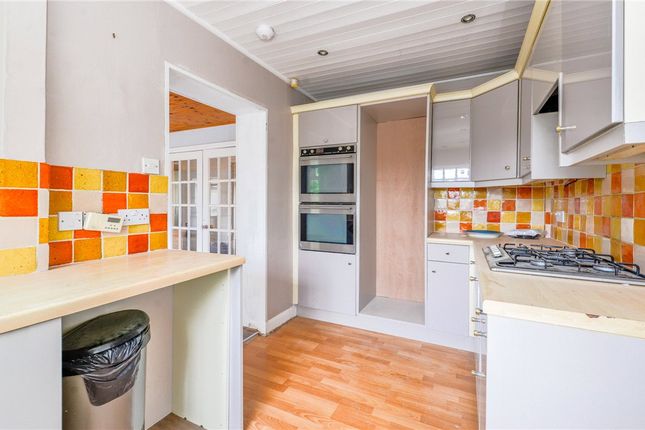 23, Leaventhorpe Avenue, West Yorkshire photo 4