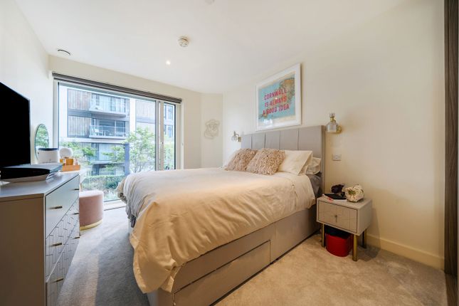 Flat , Judde House, Duke of Wellington Avenue, Woolwich Riverside photo 4