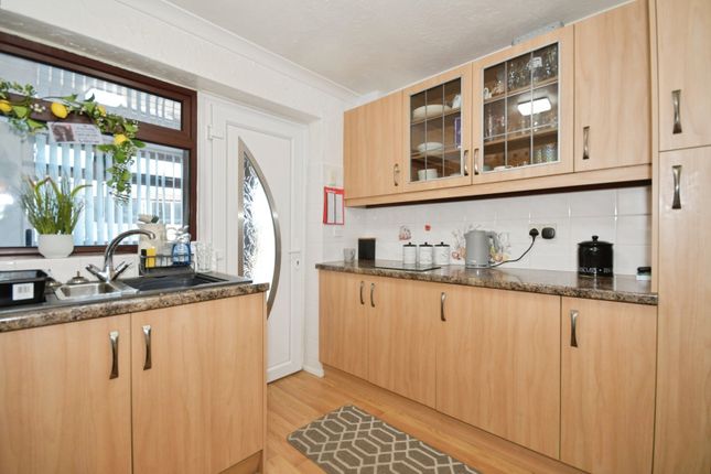 13, Lodge Walk,, Chesterfield photo 4