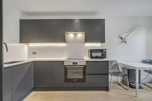 Flat 3, 8, Alderbrook Road, London photo 3