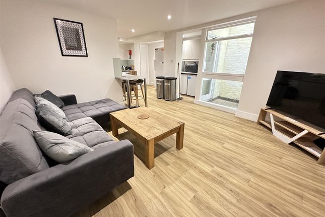 Room 8, 5, Elizabeth Way, Cambridge photo 4
