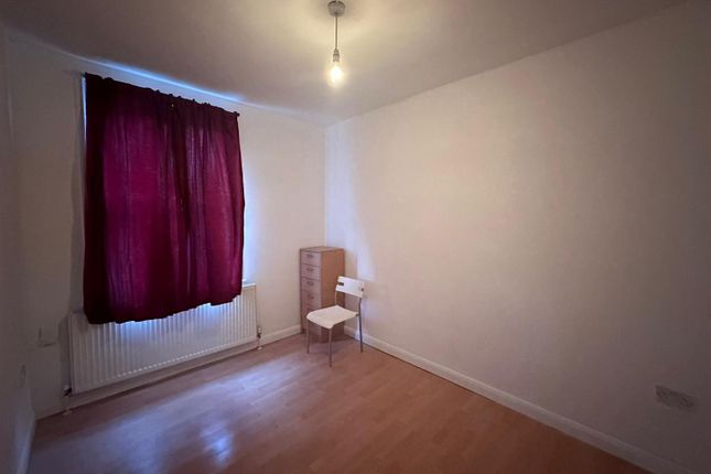 End terrace house to rent in Chingford Road, London