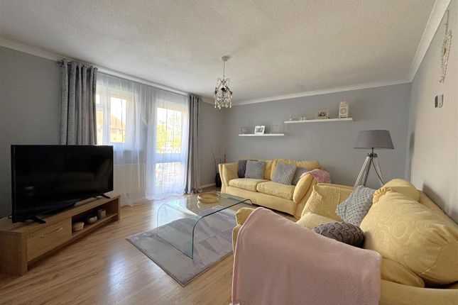 10, Coppice Court, Weymouth photo 3