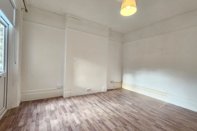 Ferme Park Road, London - Crouch End  photo 4