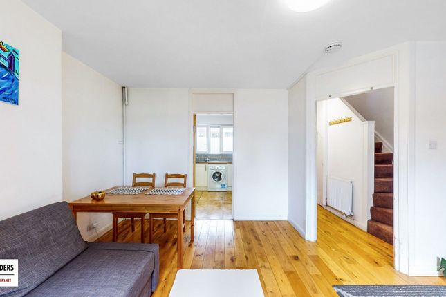 flat 31 hume court,, Hawes Street, London photo 4
