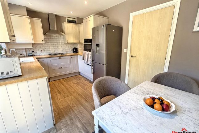 8, Castle Croft, Swadlincote photo 2