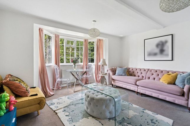 15, Heath House, Ickenham photo 4