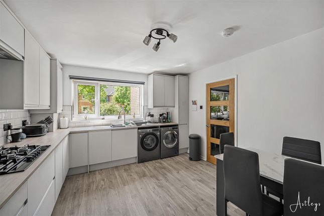 30, Roman Court, Swansea photo 4