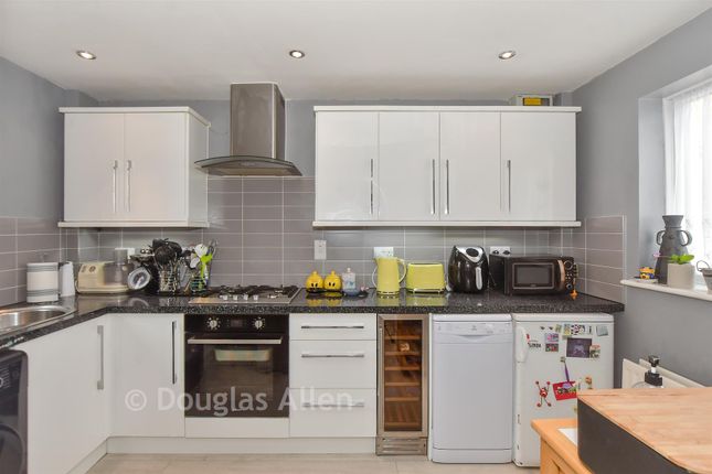 10, Boyd Court, Wickford photo 2