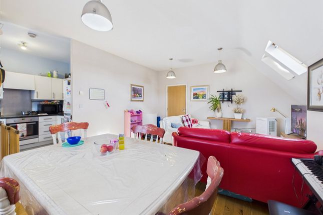 18 Centurion House,, 99 Varcoe Gardens, Middlesex photo 4
