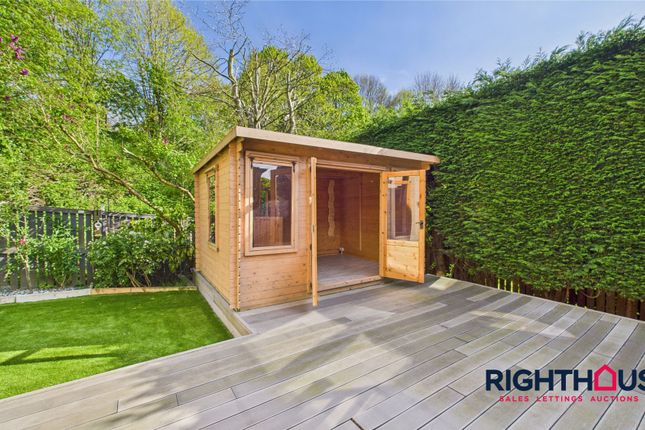 16 Badgers Way, Bradford photo 4