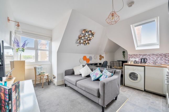 12, Village Gate, Shepperton photo 2