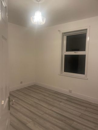 Thumbnail Terraced house to rent in Southview Road, Grays