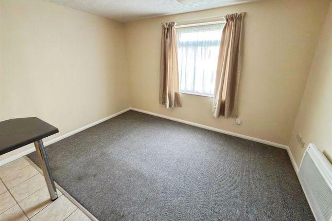 Flat 3, 273, Kirkley Court, Lowestoft photo 3