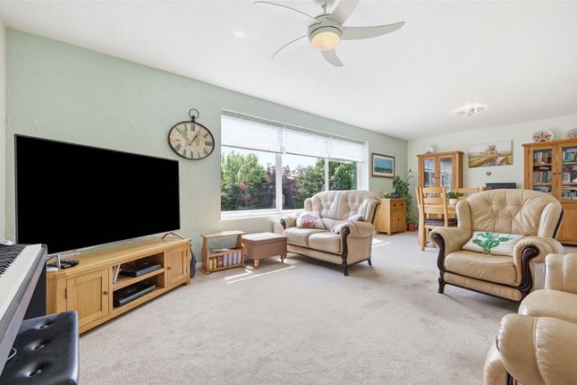 Flat 8, North Justins,, Southchurch Boulevard, Essex photo 4