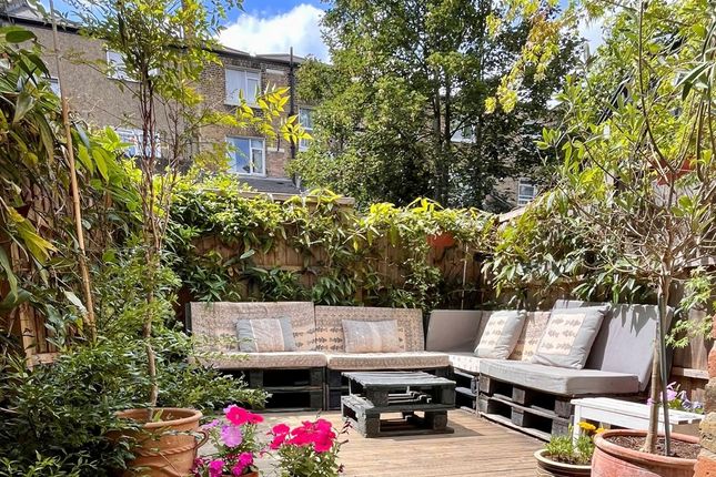 1-bed flat on 78A, Lausanne Road, London, £350,000