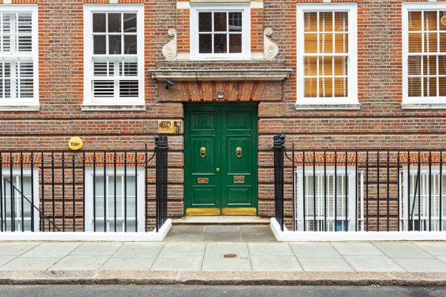 Thumbnail Flat for sale in Smith Street, London