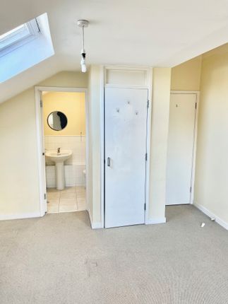 Flat for sale in Maynards Quay, London
