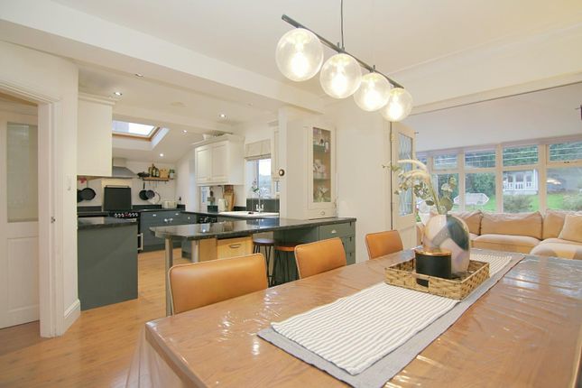 12, Hawthorn Drive, Leeds photo 3