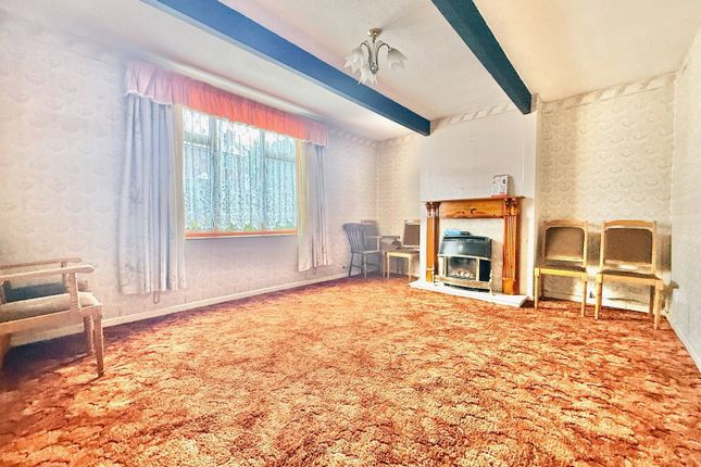 7, Summergate, Lower Gornal photo 3