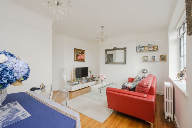 Flat 20, Hill Court, 104, Wimbledon Hill Road, Wimbledon photo 2