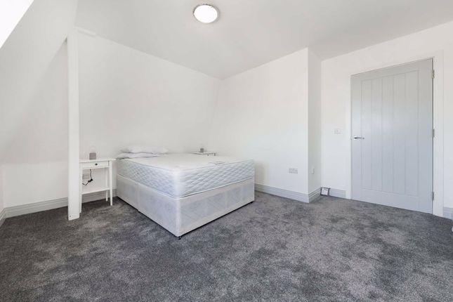 Flat for sale in All Souls Avenue, London