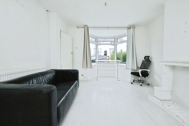 5, Steene Grove, West Midlands photo 3