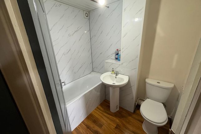 71 Evergreen Way, Hayes photo 3