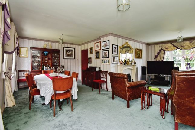 6, Windsor Drive, Stoke-on-Trent photo 3