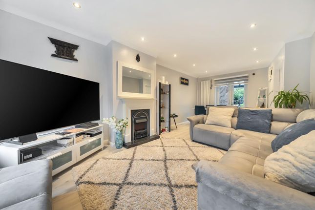 Middlemoor Road, Camberley photo 2