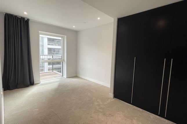 Flat for sale in The Imperial, Chelsea Creek, London