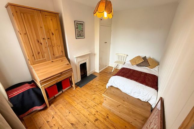 24, Rothschild Road, Wing photo 4
