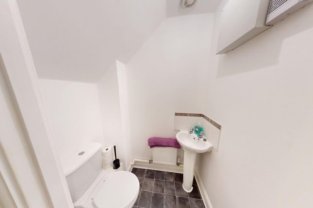 32, Sarah Avenue, Nottingham photo 3