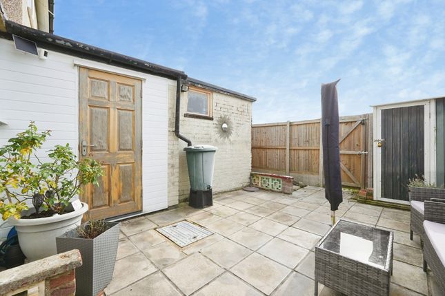 28, Weavers Way, Kent photo 3