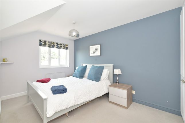 Penfolds Place, Arundel photo 4