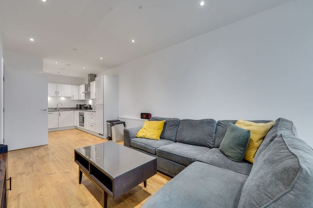 25 Guthrum Court, London photo 2