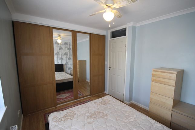 10, Pinkcoat Close, Middlesex photo 5