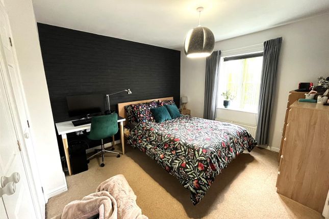 Flat to rent in Elizabeth Way, Walsgrave, Coventry